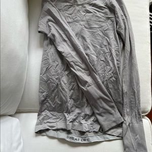 Lululemon long sleeve swift tech size 6 black and white stripes SUPER RARE